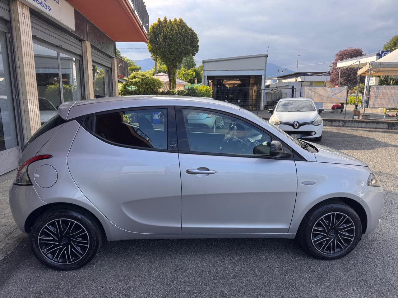 Lancia Ypsilon 1.0 Hybrid Gold