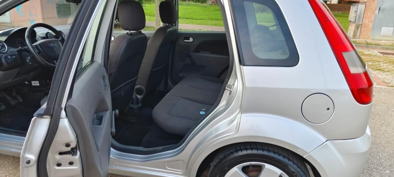 Ford Fiesta 1.4 16V 5p. Ghia