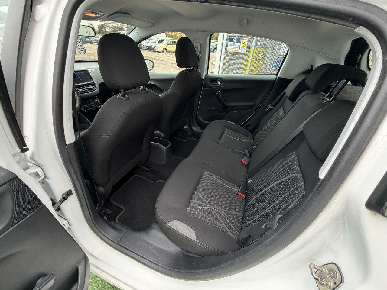 Peugeot 208 1.4 HDi 68 CV 5 porte Allure