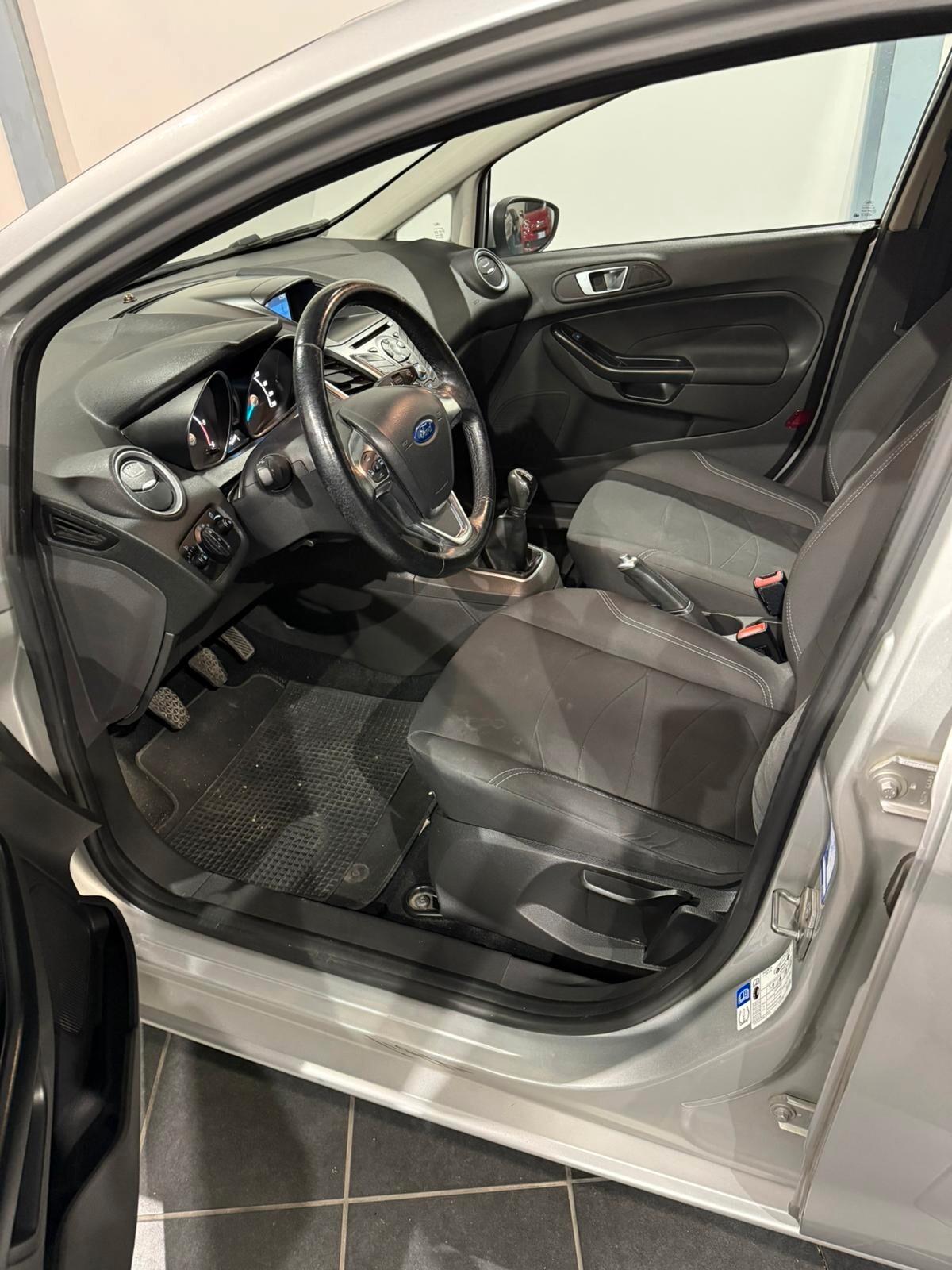 Ford Fiesta 1.5 TDCi 75CV - GARANZIA - NEOPATENTATI