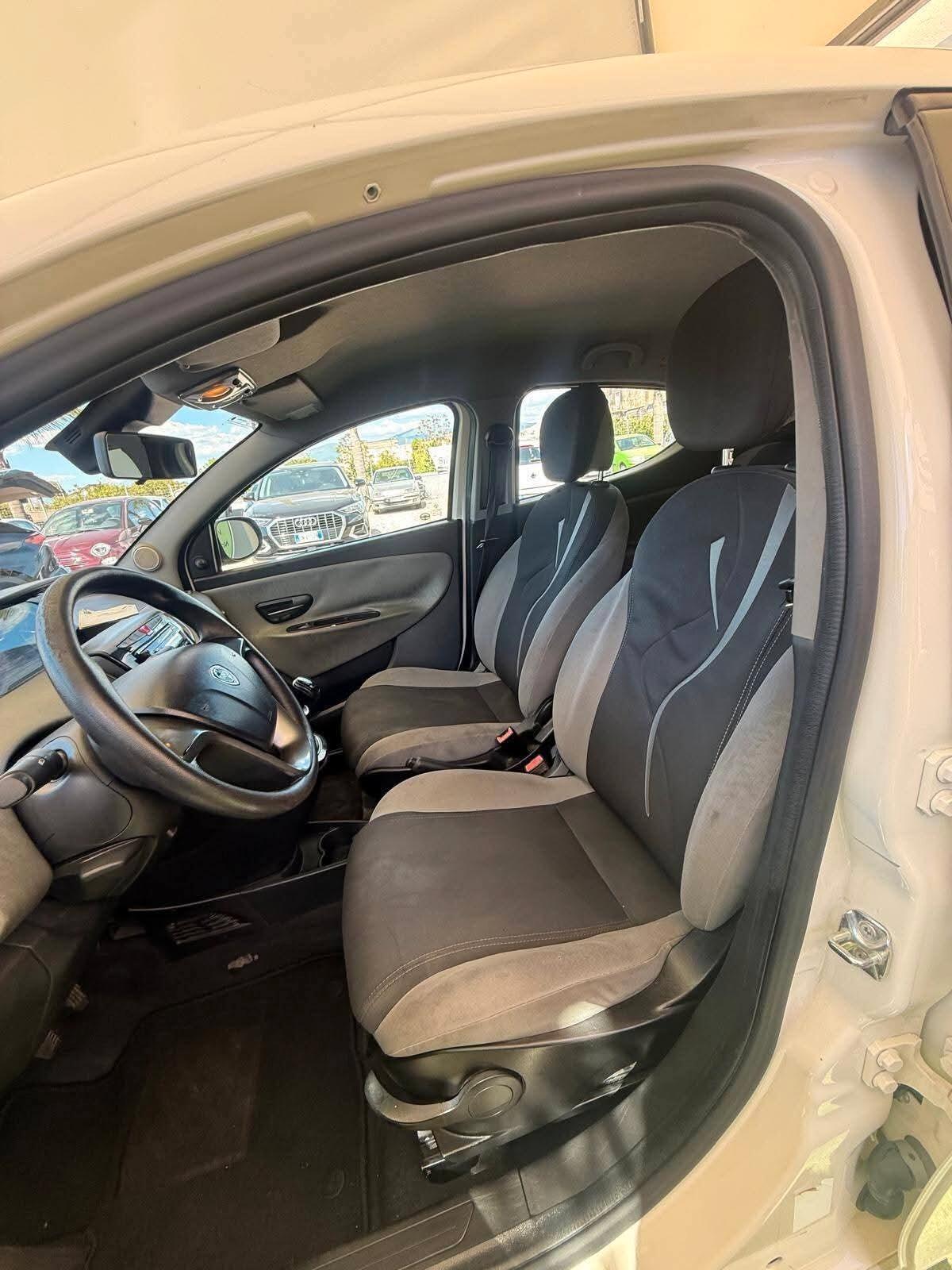 Lancia Ypsilon 1.2 69 CV 5 porte S&S Platinum