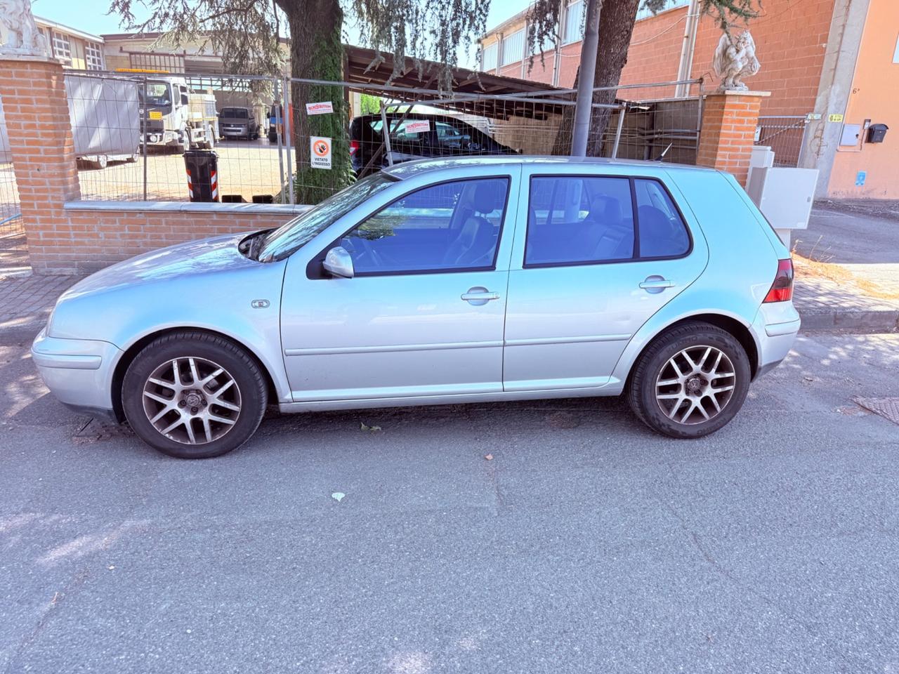 Volkswagen Golf - AUTOMATICA UNICO PROPRIETARIOOOO