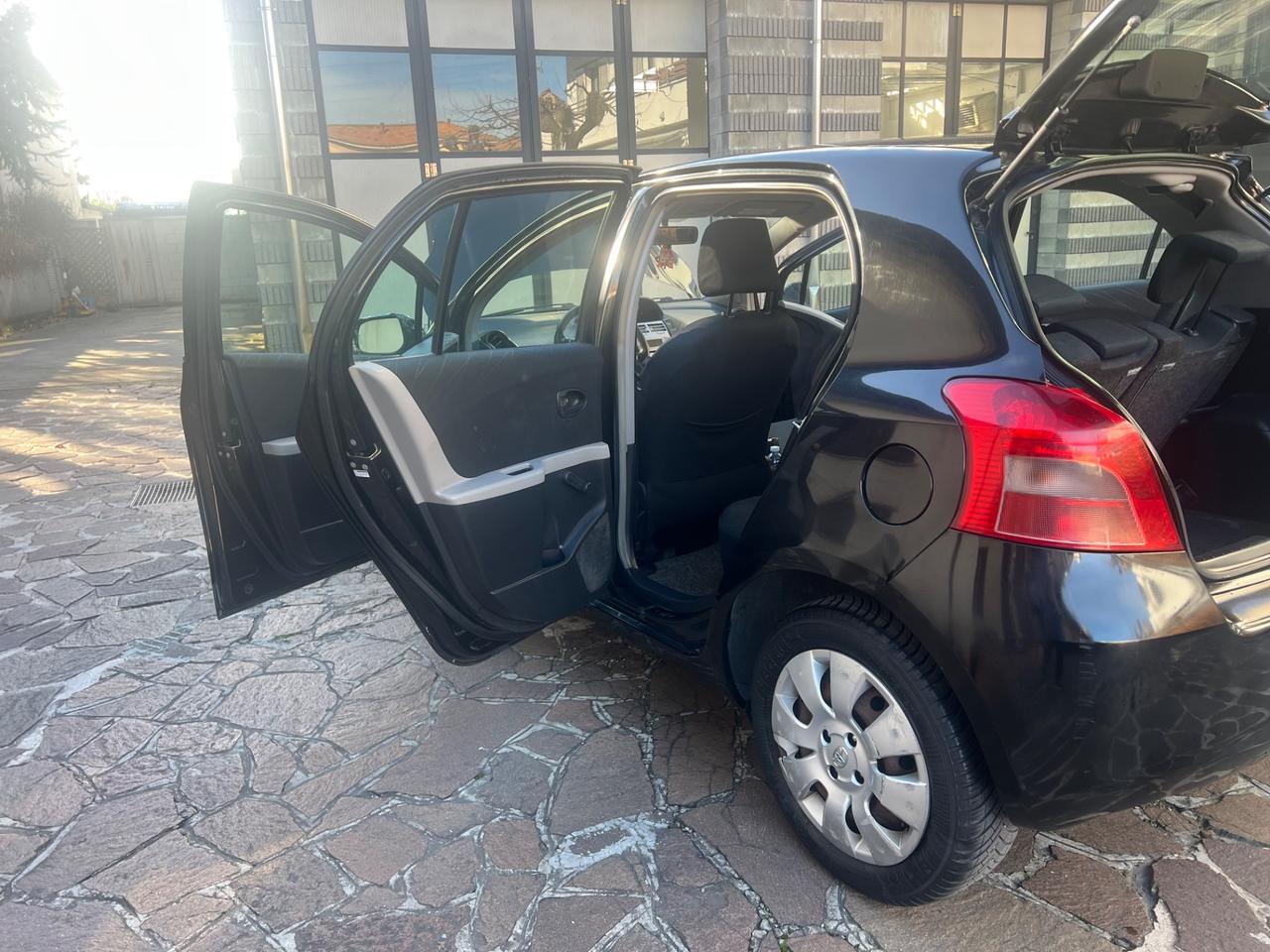 Toyota Yaris 1.0 5 porte Sol