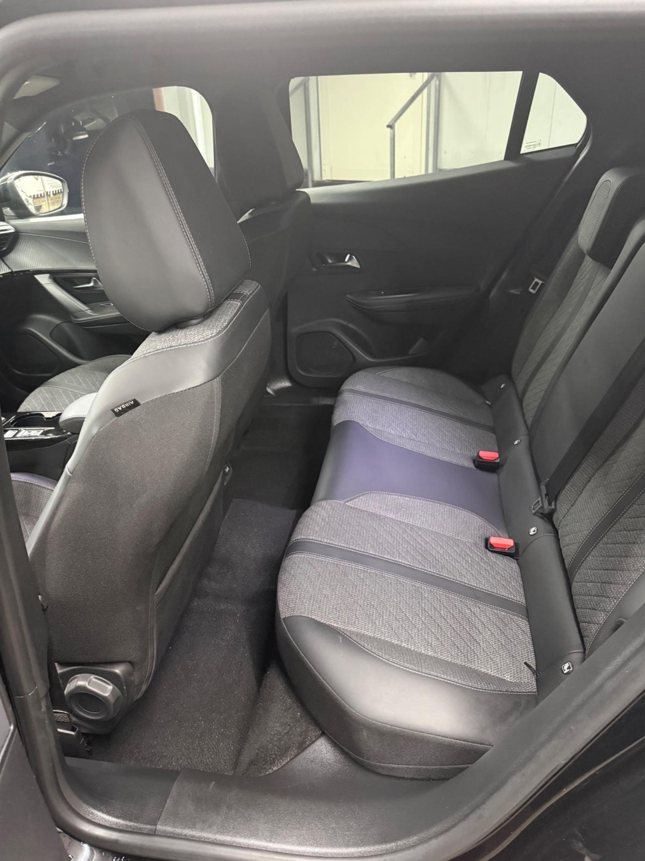 Peugeot 2008 BlueHDi 130 S&S EAT8 Allure