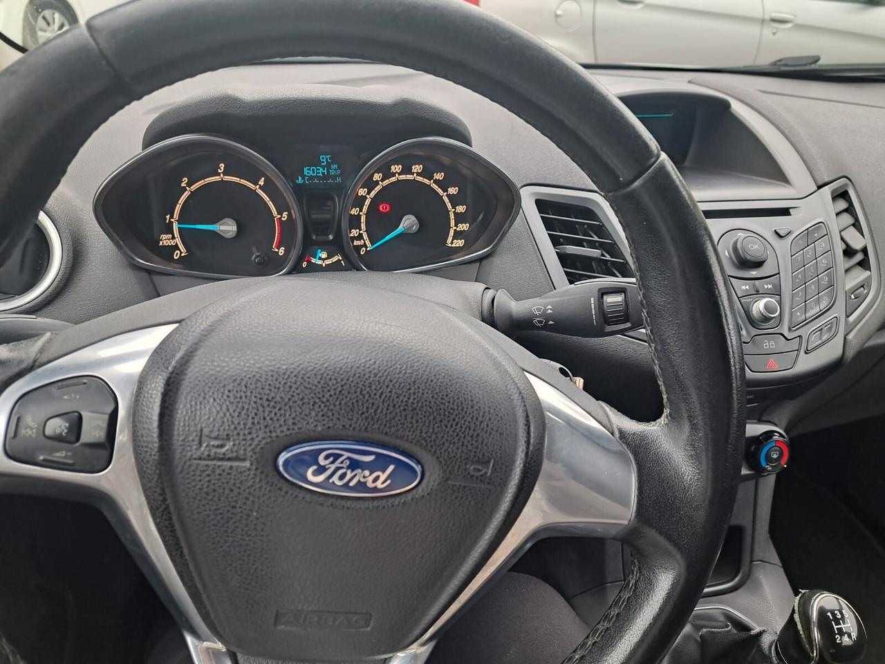 Ford Fiesta 1.5 TDCi 75CV 5 porte Titanium-neopatentati