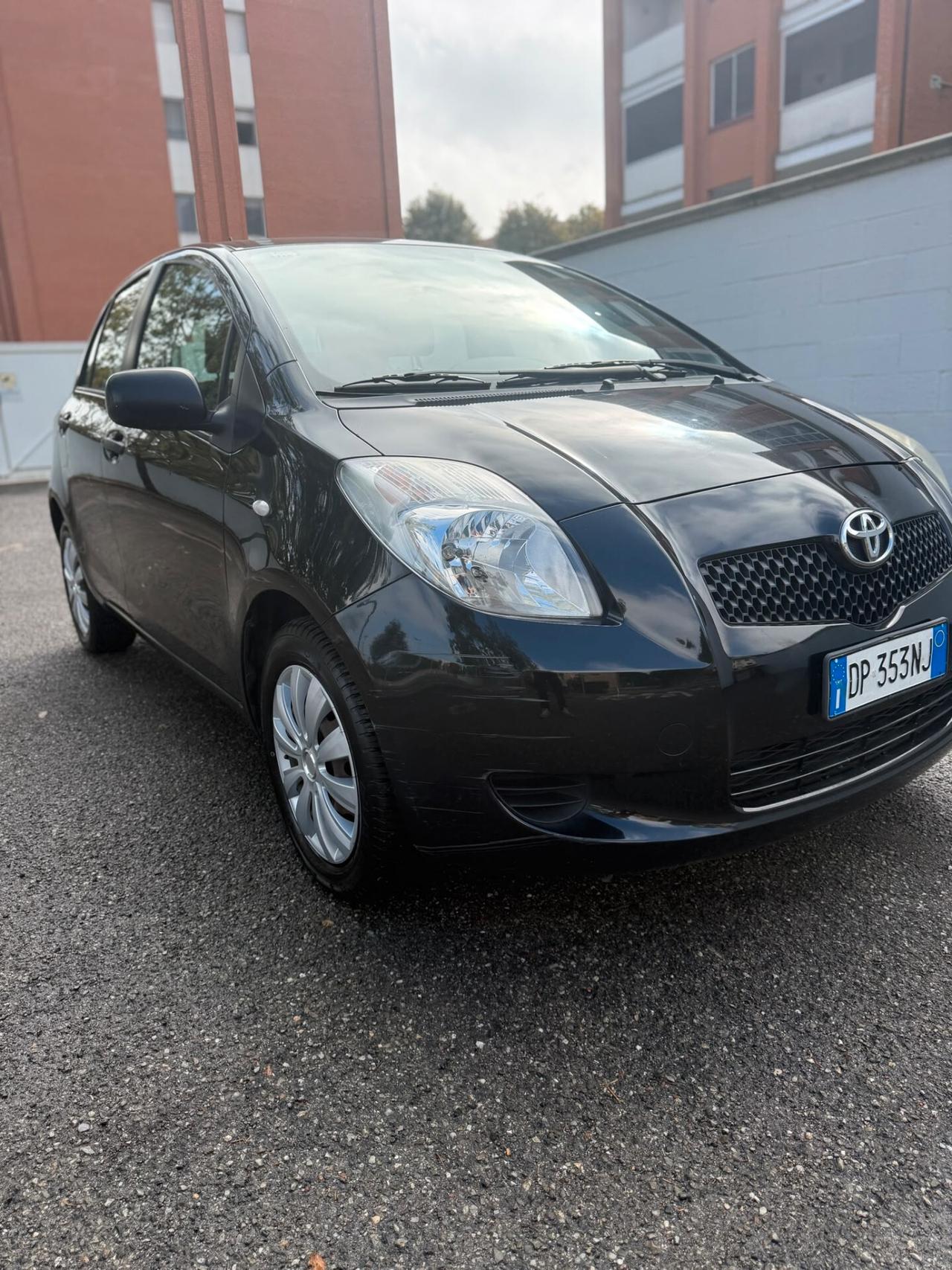 TOYOTA YARIS 1.0 BENZINA GOMMATA NUOVA