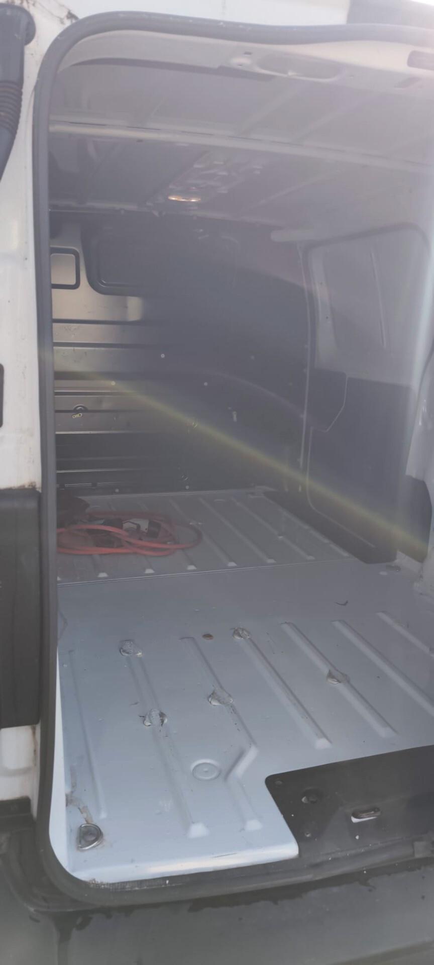 Peugeot E-EXPERT 75KWH 136CV STANDARD