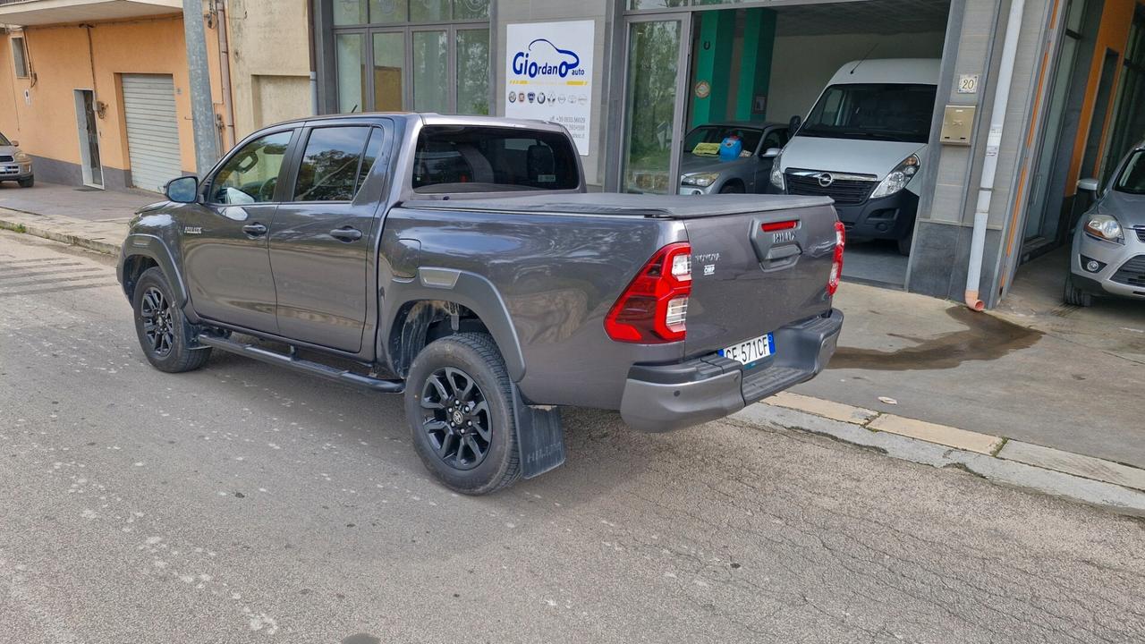 Toyota Hilux 2.4 D-4D A/T 4WD 4 porte Double Cab Invincible