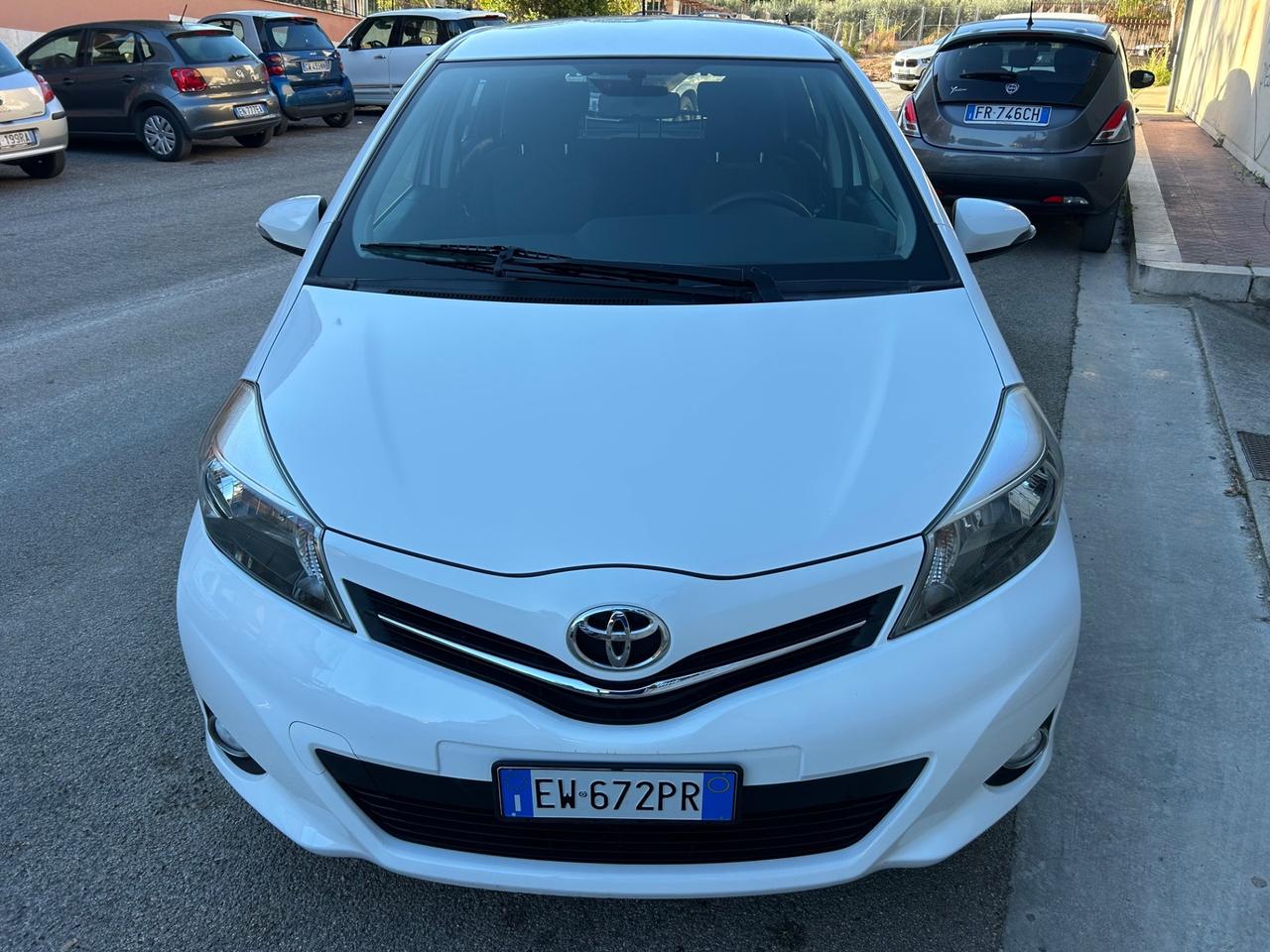 Toyota Yaris 1.0 b. solo 97000 km