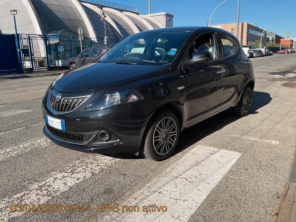 Lancia Ypsilon 1.0 FireFly 5 porte S&S Hybrid Silver