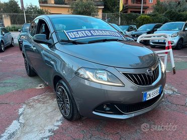 LANCIA YPSILON HYBRID 70 CV SOLO 12.000 KM !