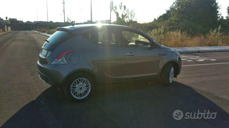 Lancia Ypsilon 1.2 69cv Silver