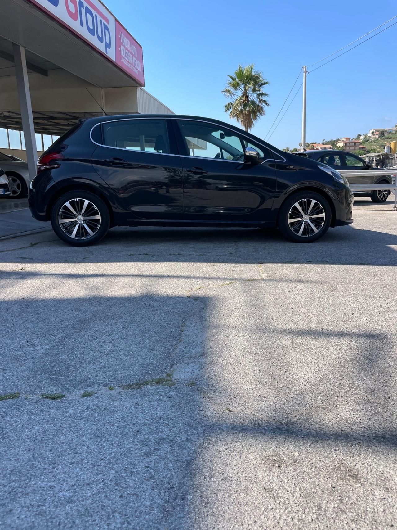 Peugeot 208 PureTech 82 5p. GPL Allure