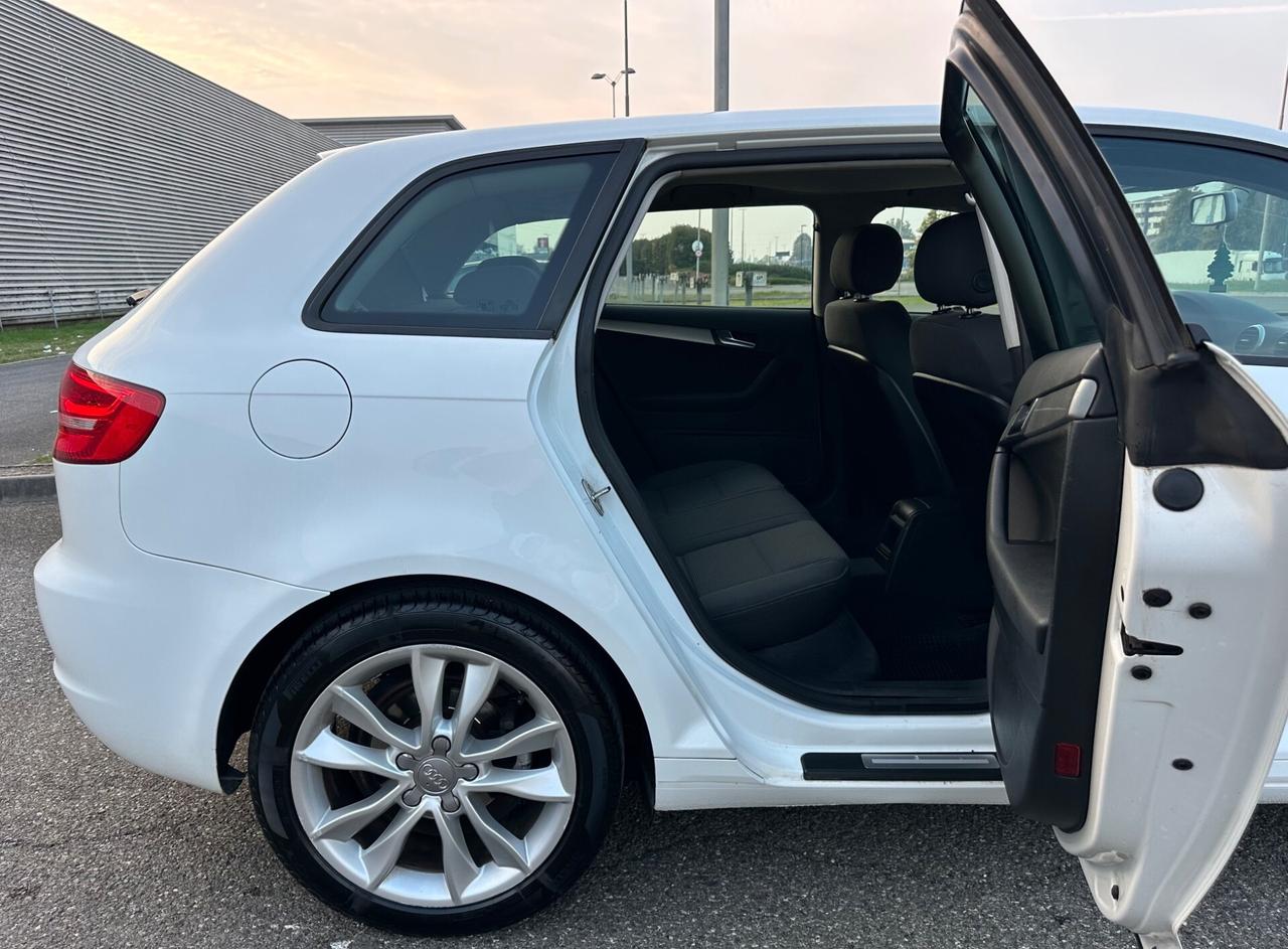 Audi A3 SPB 1.6TDi S tronic Attraction