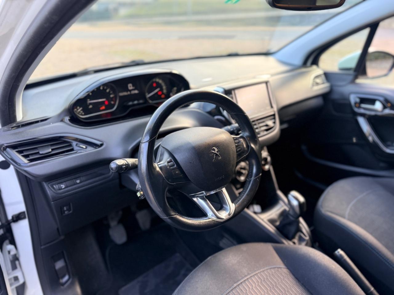 Peugeot 208 Singature 1.2 Benzina 81 cv euro6