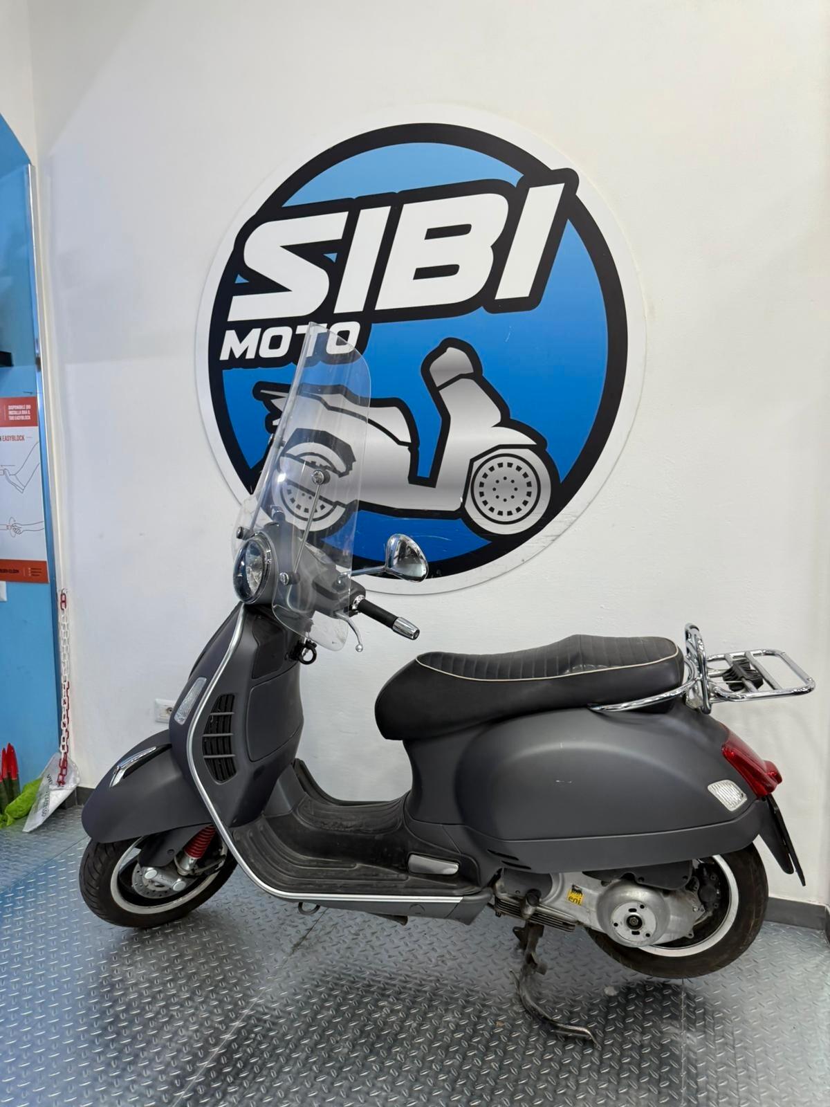 Piaggio Vespa GTS 300