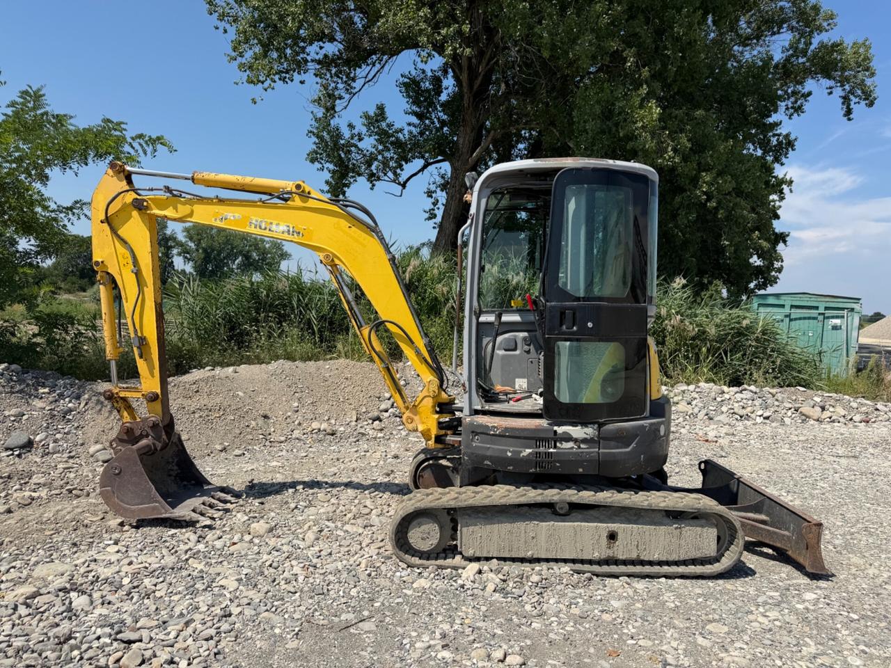 New Holland E 35.2