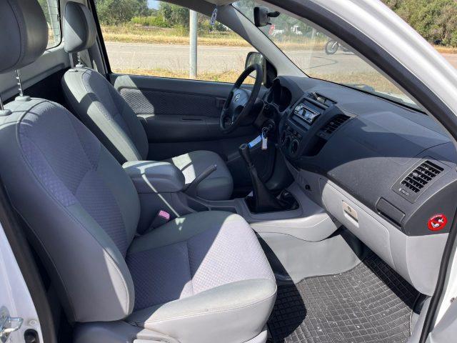 TOYOTA Hilux 2.5 D-4D 4X2 Pick-up 2 POSTI