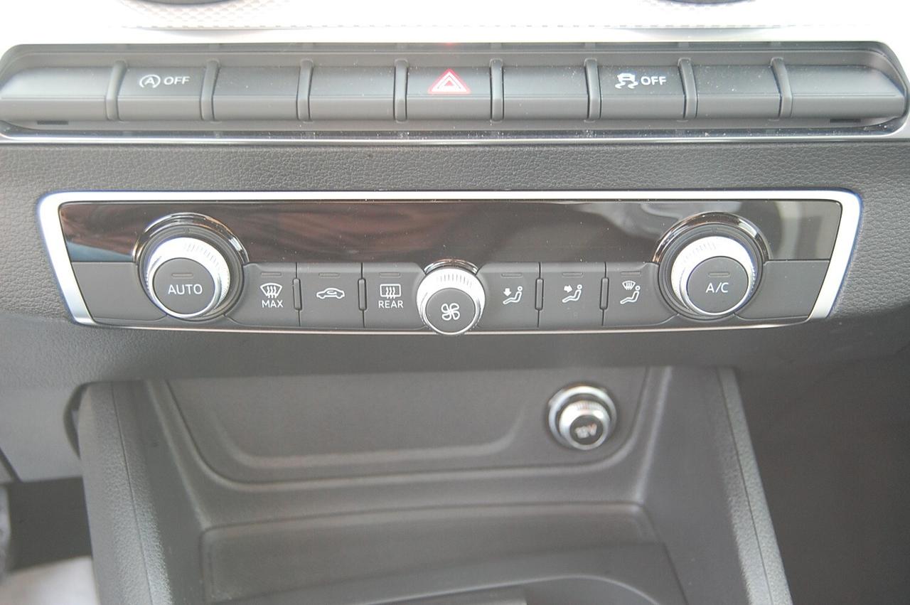 Audi Q2 35 TDI S tronic Identity Black