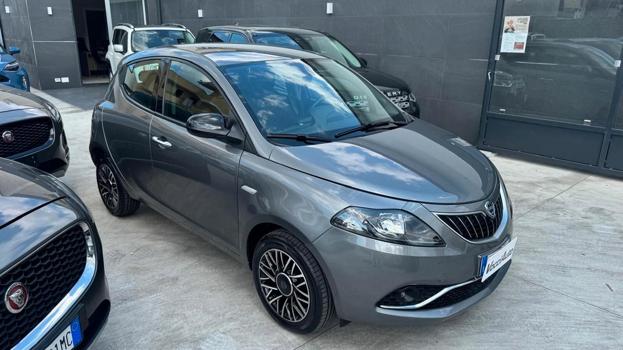 Lancia Ypsilon 1.0 FireFly 5 porte S&S Hybrid Gold