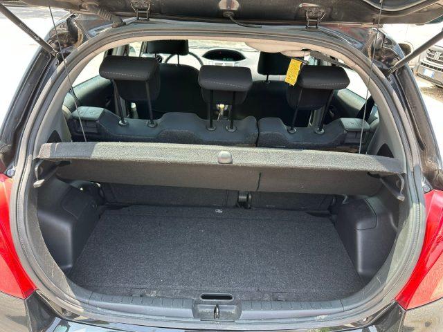 TOYOTA Yaris Ok neo pat. 1.0 5 porte Sol