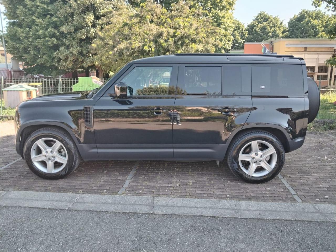 Land Rover Defender X-Dynamic SE D 200 MHEV