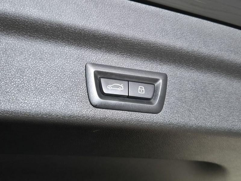 BMW X1 U11 sdrive18d X-Line auto