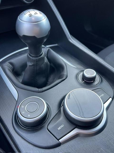 Alfa Romeo Giulia 2.2 Turbodiesel 150 CV Business Launch Edition