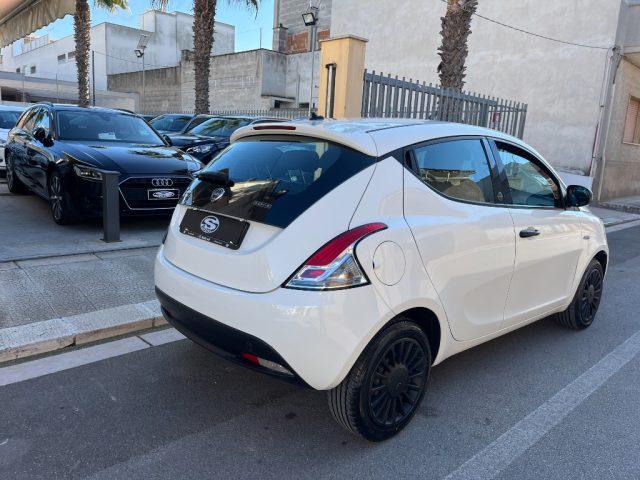 LANCIA Ypsilon 1.0 5p Hybrid Silver