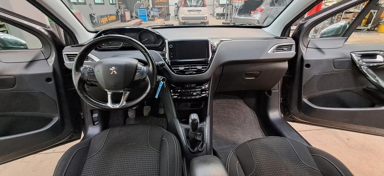 Peugeot 208 PureTech 1.2 km 0