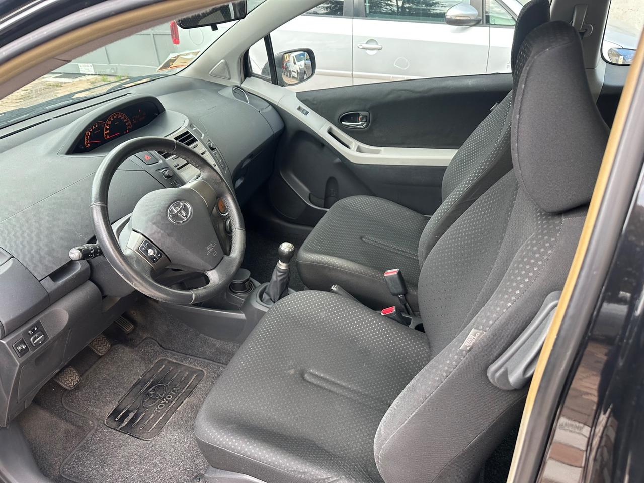 Toyota Yaris 1.0 3 porte Sol - ok neopatentati