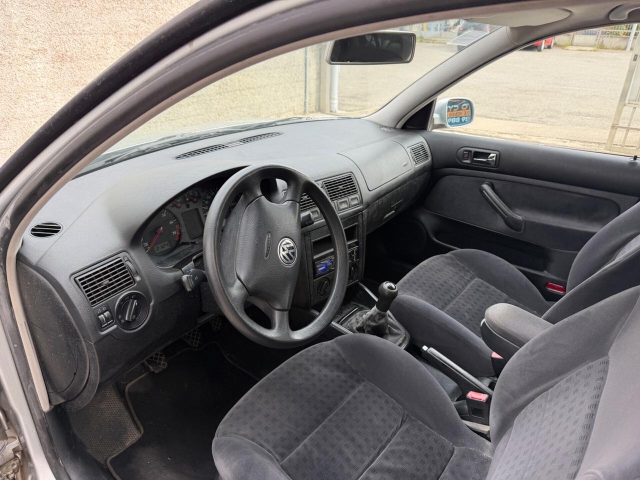 VW GOLF 1.6 BENZINA EURO4 UNI PROP NEOPATENTATI