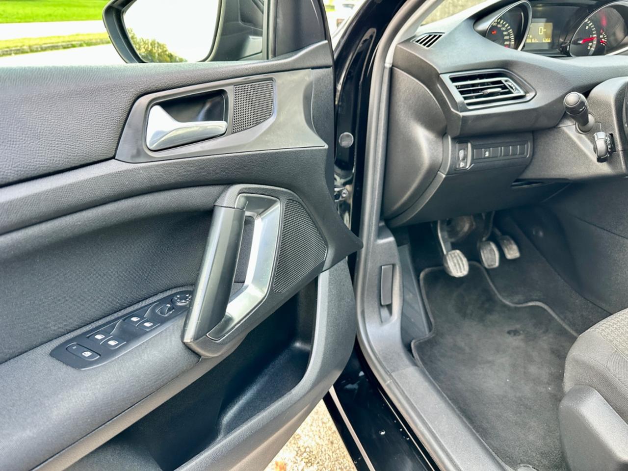 PEUGEOT 308 1.6HDi 2018 - 120CV ALLURE IMPECCABILE OK NEOPATENTATI IVA COMPRESA