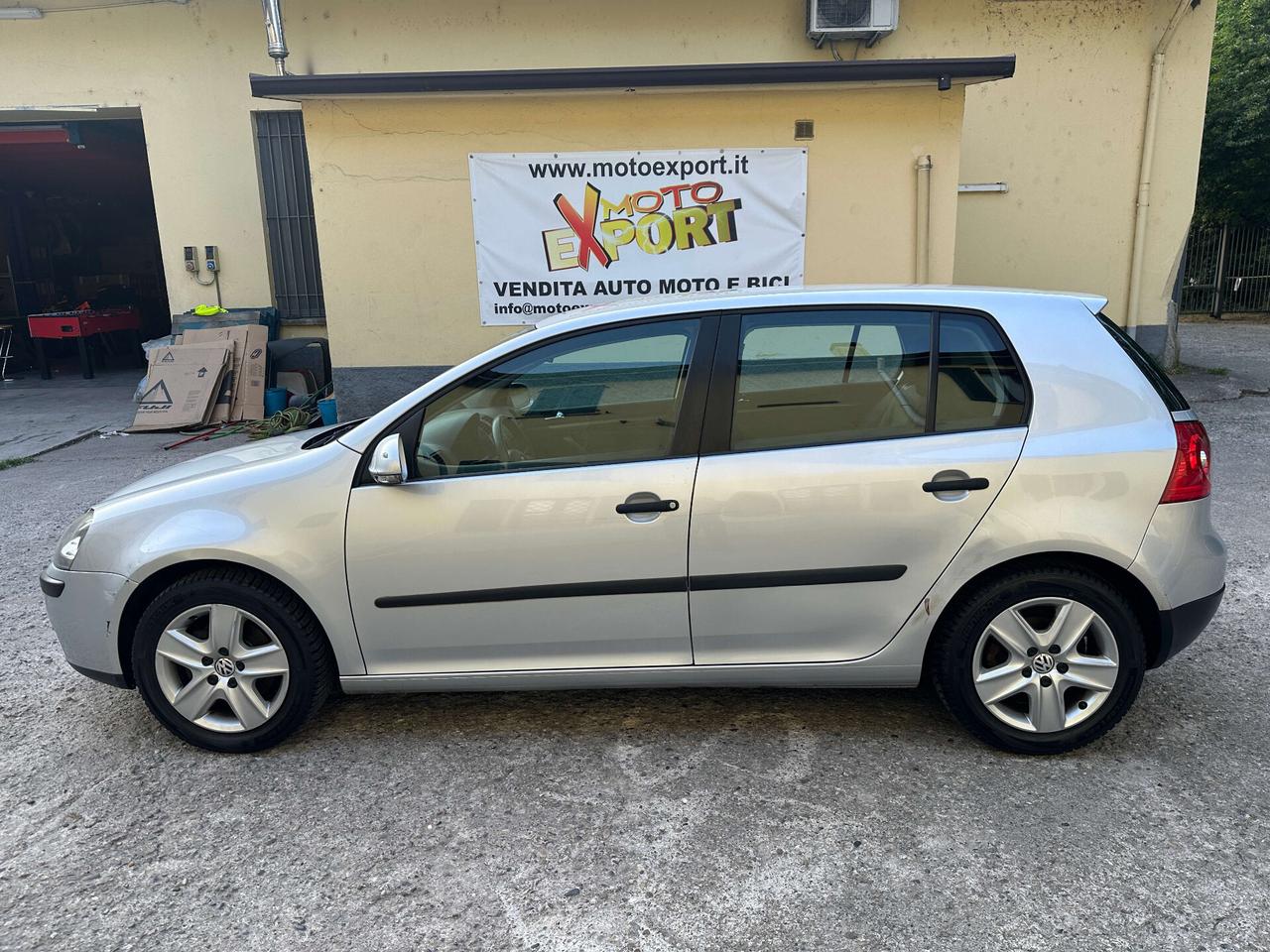 Volkswagen Golf 1.6 16V FSI 5p. Sportline