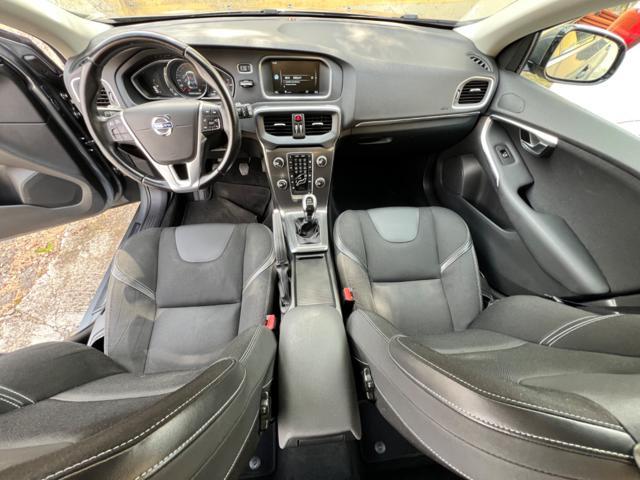 VOLVO V40 D3 Momentum