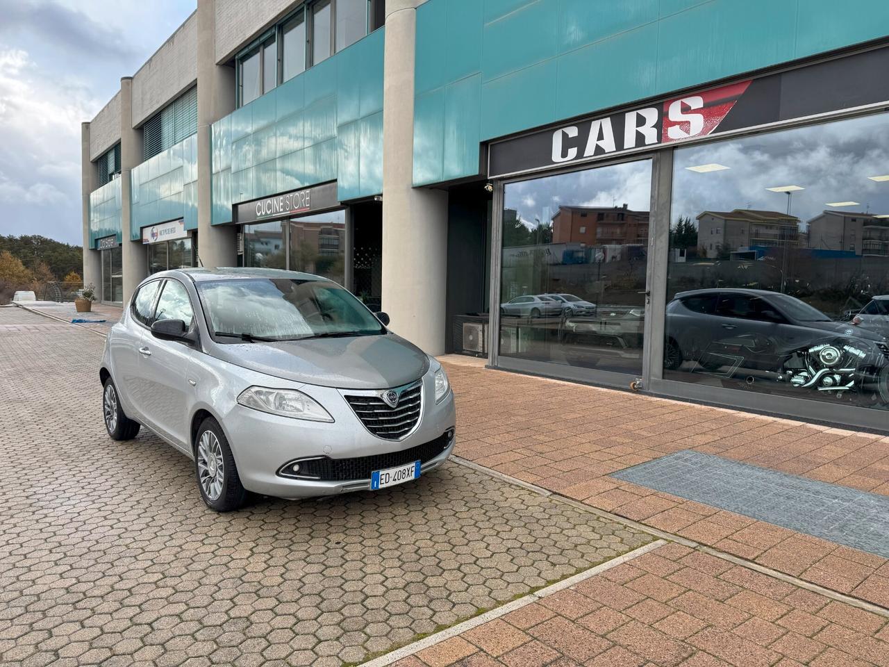 Lancia Ypsilon 0.9 TwinAir 85 CV 5 porte S&S Gold