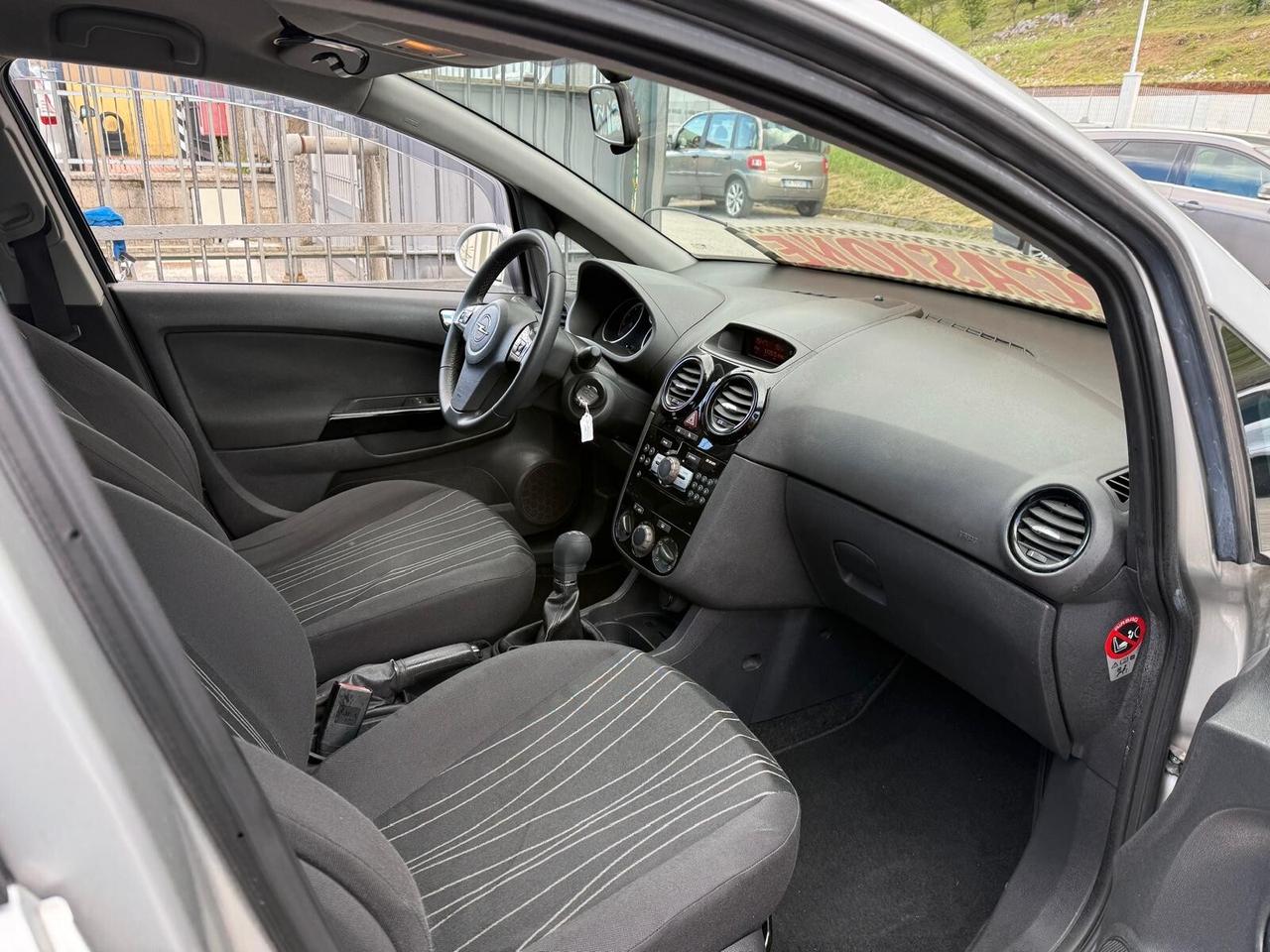 Opel CORSA 1.2 5 PORTE Club