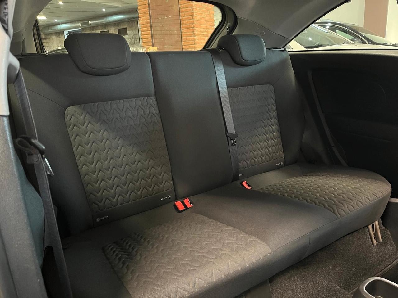 Opel Corsa 1.2 3 porte b-color