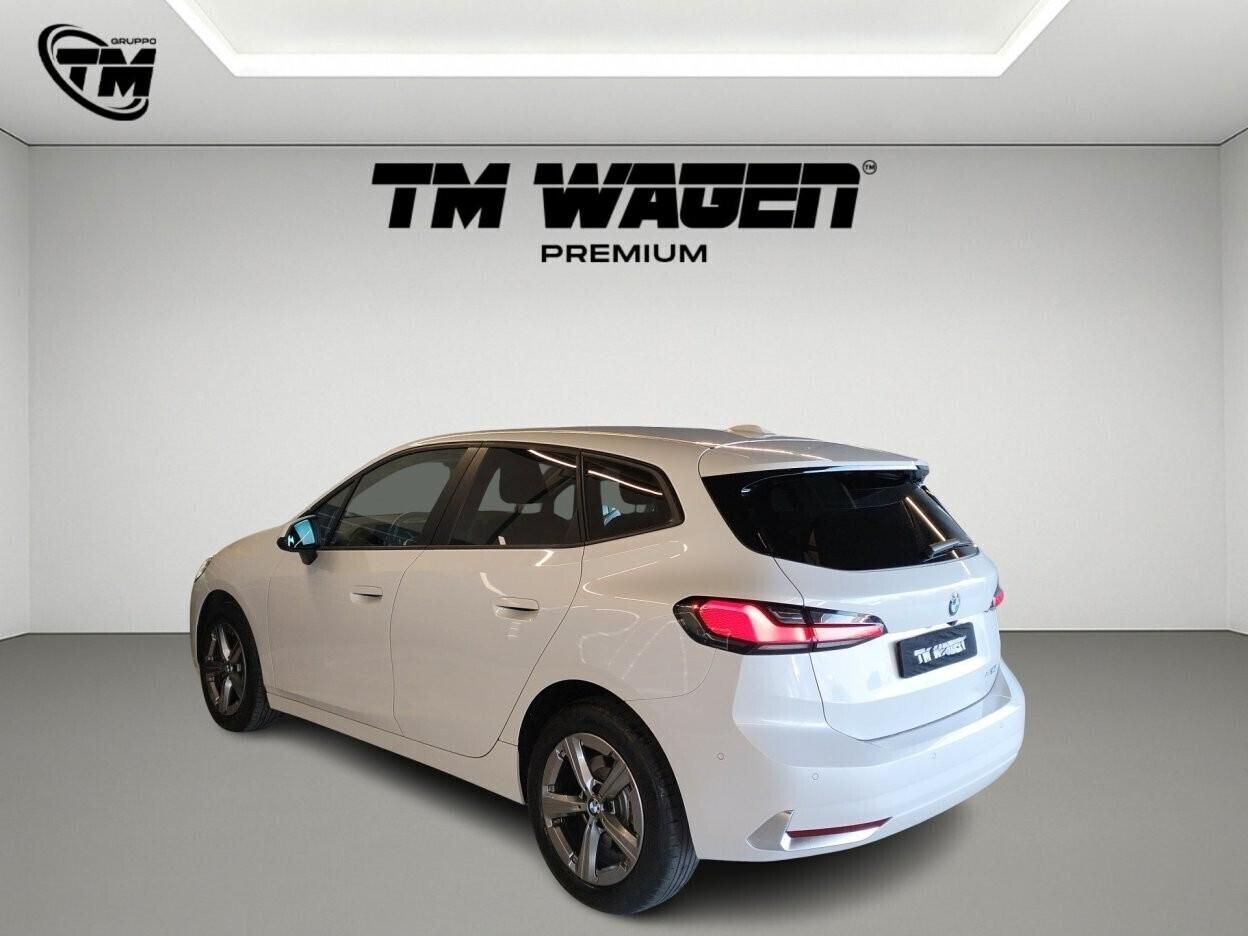 BMW 220 i Active Tourer mhev 48V auto