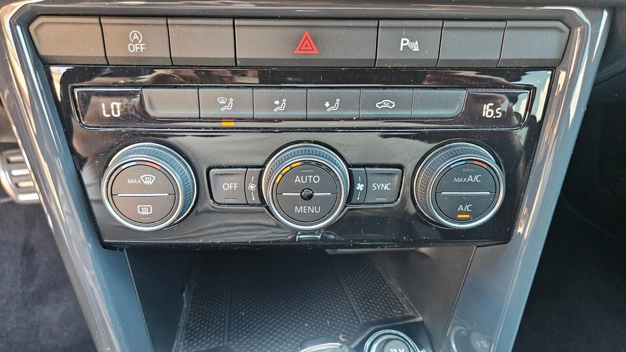 Volkswagen T-Roc 2.0 tdi 4motion dsg R-LINE ACC-CAMERA-CARPLAY-