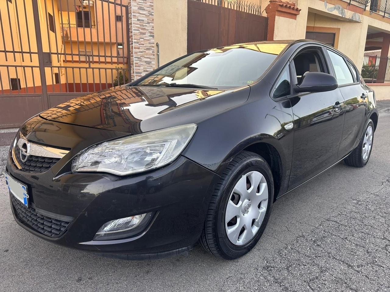 Opel Astra 1.4 benzina anno 2010