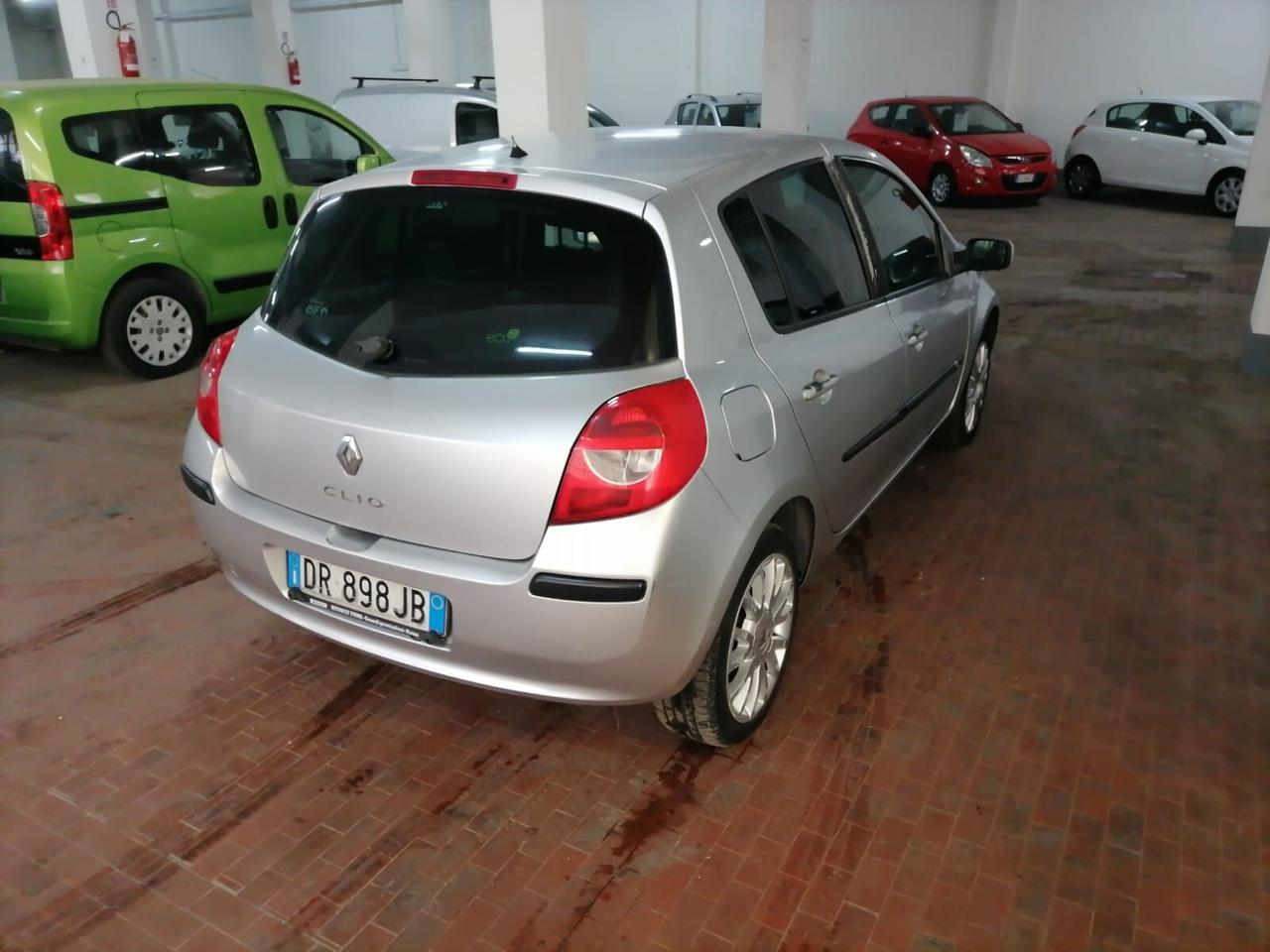 Renault Clio 1.2 16v 75cv 5p Dyn OK NEOP.