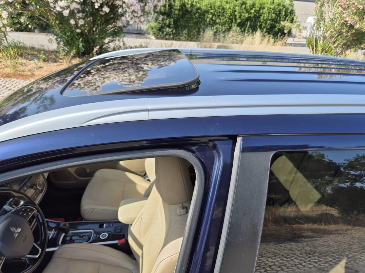 Mitsubishi Outlander 2.2 DI-D 4WD Instyle Plus SDA 7 posti