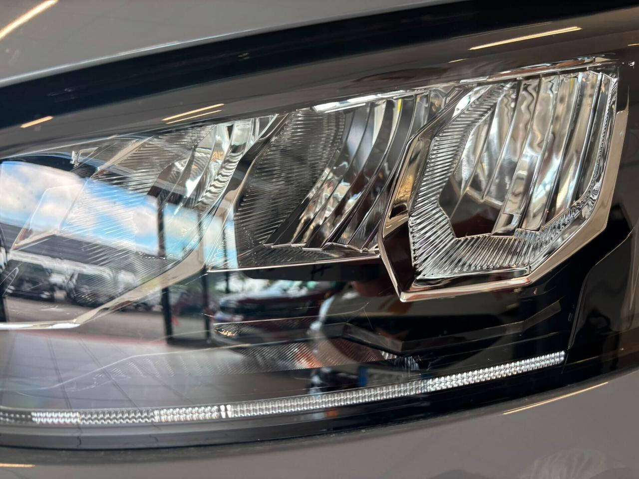Peugeot 2008 ALLURE motore elettrico 156 CV 54 kWh SPOTICAR