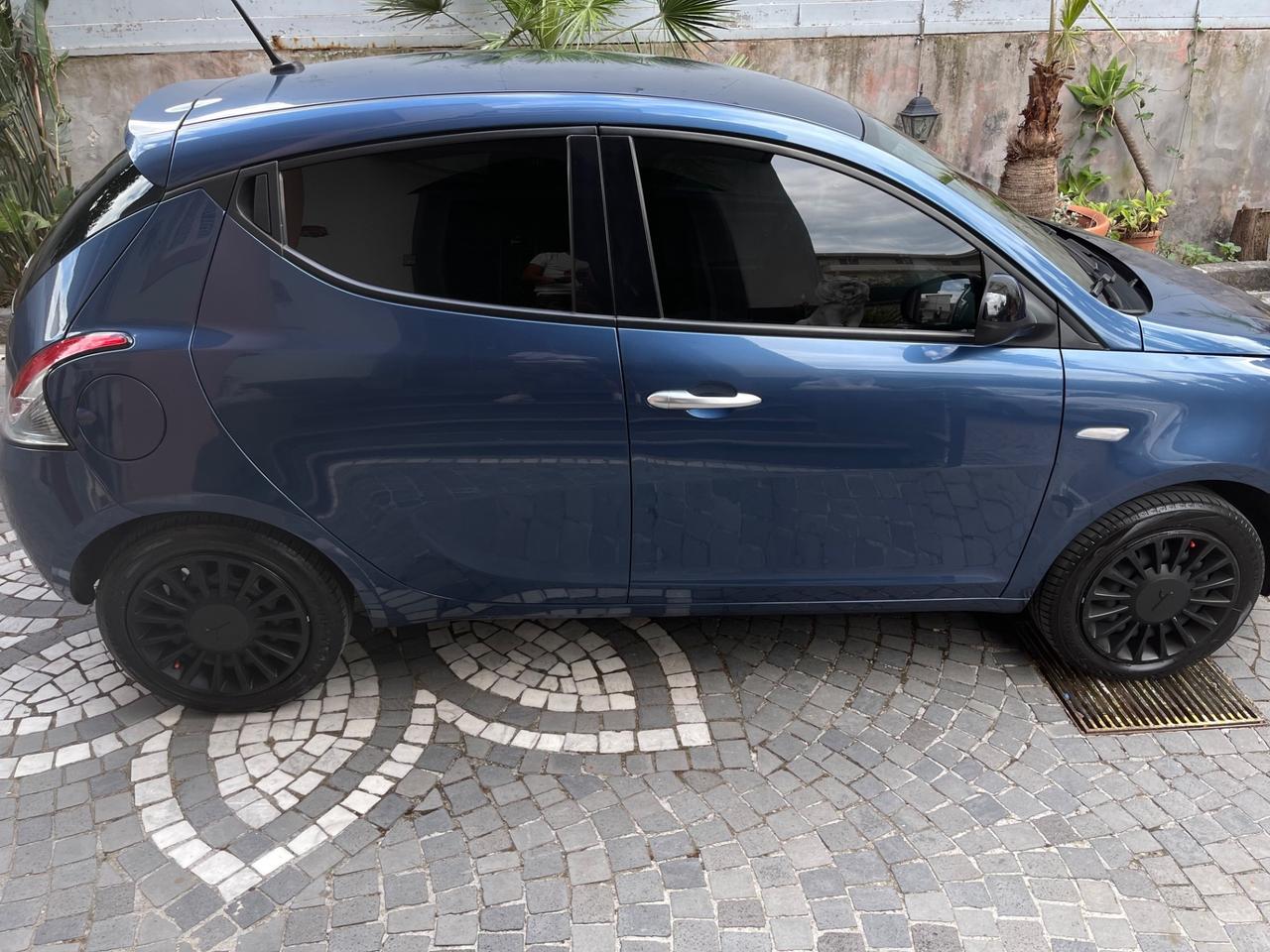 Lancia Ypsilon Hybrid LED UCONNECT