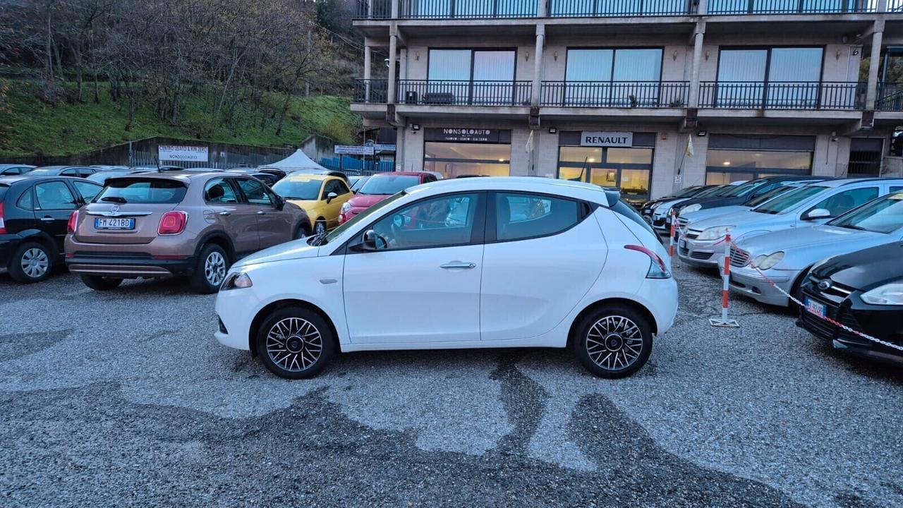 Lancia Ypsilon 1.0 5p Hybrid Platino-2024-km12.700