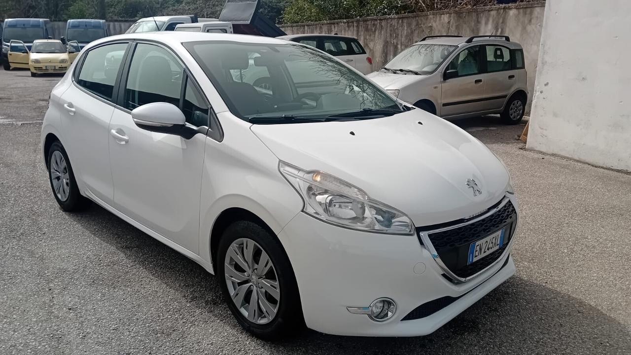 Peugeot 208 -1.4 hdi -5P-full-2013