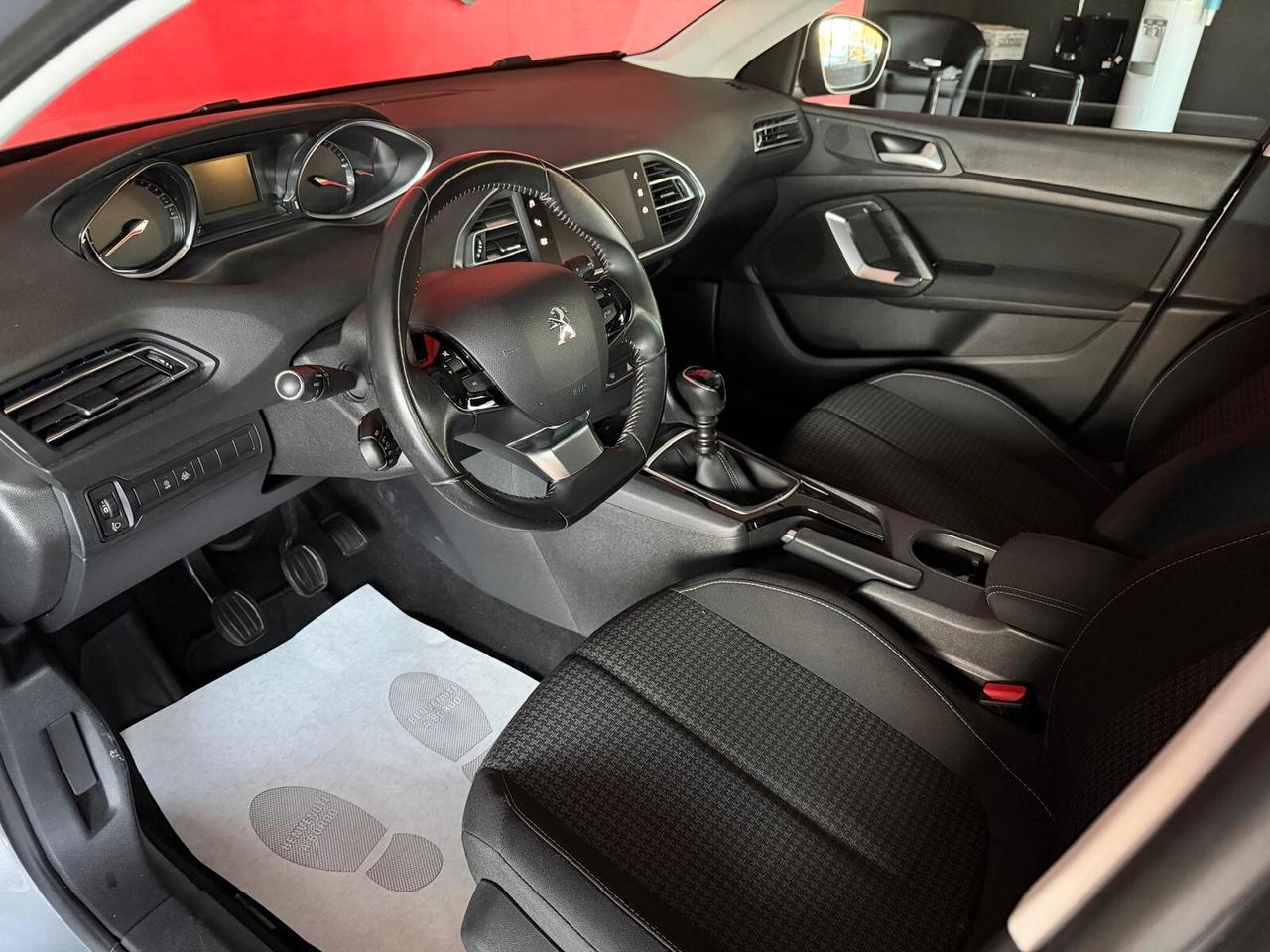 Peugeot 308 BlueHDi 130 S&S SW Allure