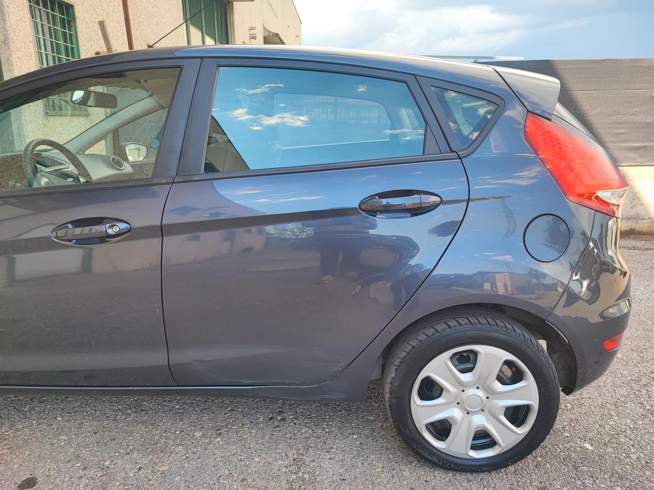 Ford Fiesta 1.2 BENZINA NEOPATENTATI 5 PORTE 2009