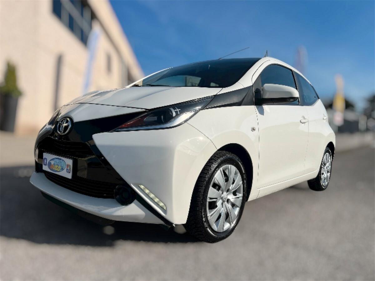 Toyota Aygo 1.0 VVT-i 69 CV 5 porte x-pure / OK NEOPATENTATI